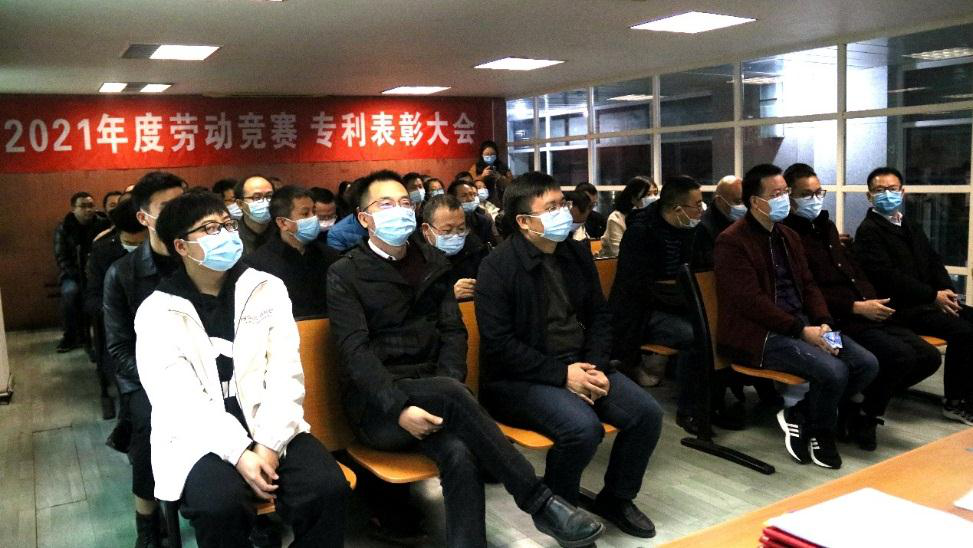 禮贊勞動者——天馬玻璃隆重舉行2021 年勞動競賽、專利獲得者表彰大會(圖4)